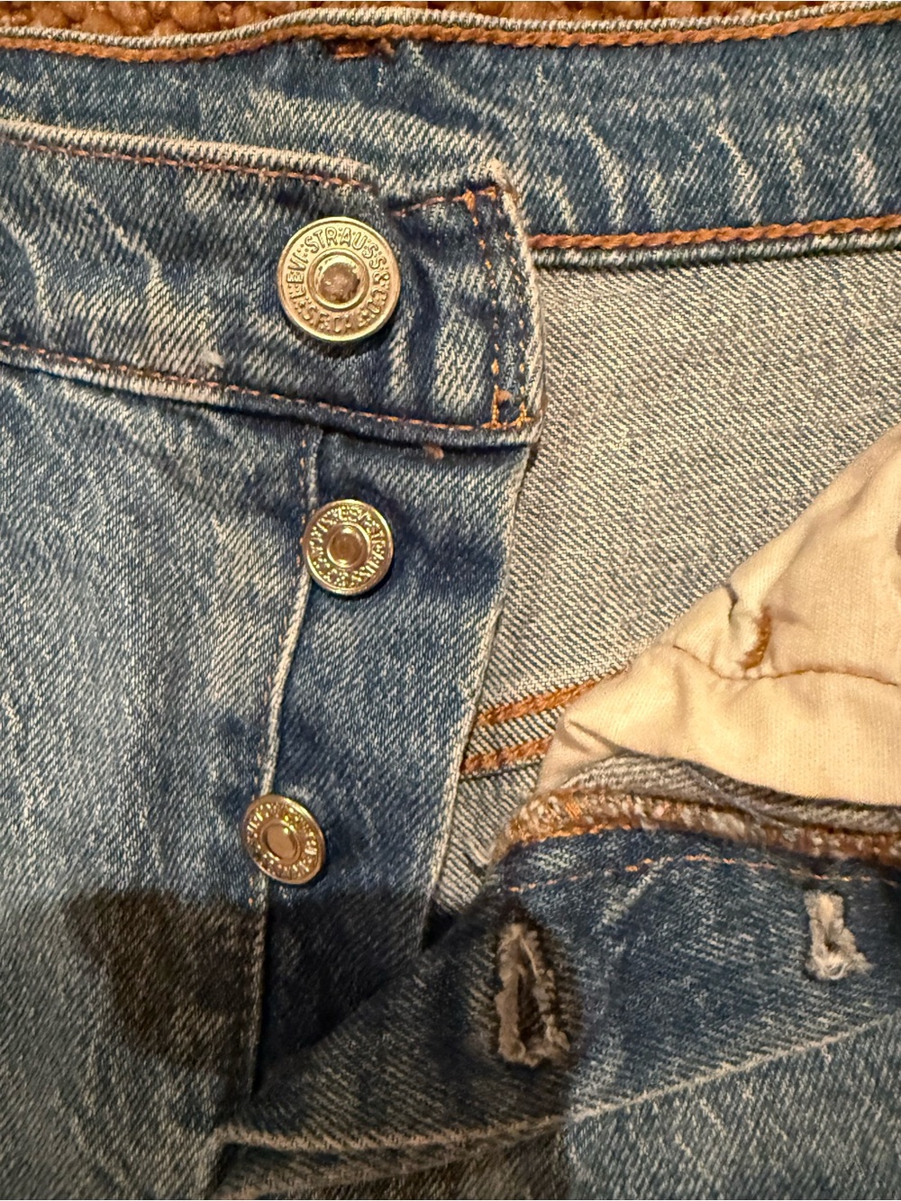 Levi’s High Rise Shorts - Picture 2 of 4